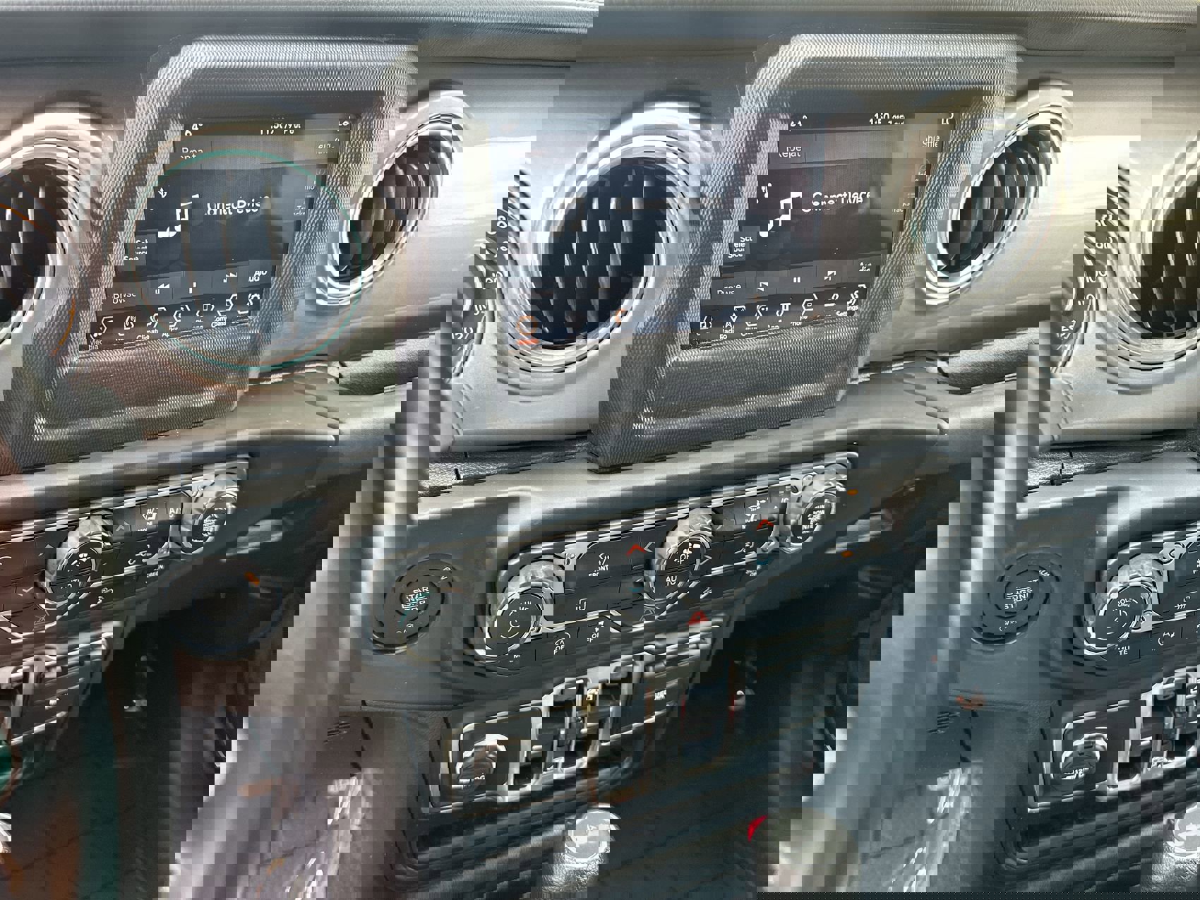 Used 2020 Jeep Wrangler Unlimited Sahara image 16