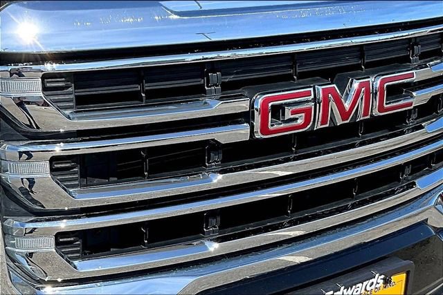 Used 2023 GMC Acadia SLE w/ Driver Convenience Package image 32