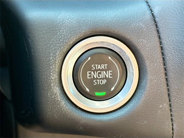 Used 2022 GMC Yukon XL AT4 image 37