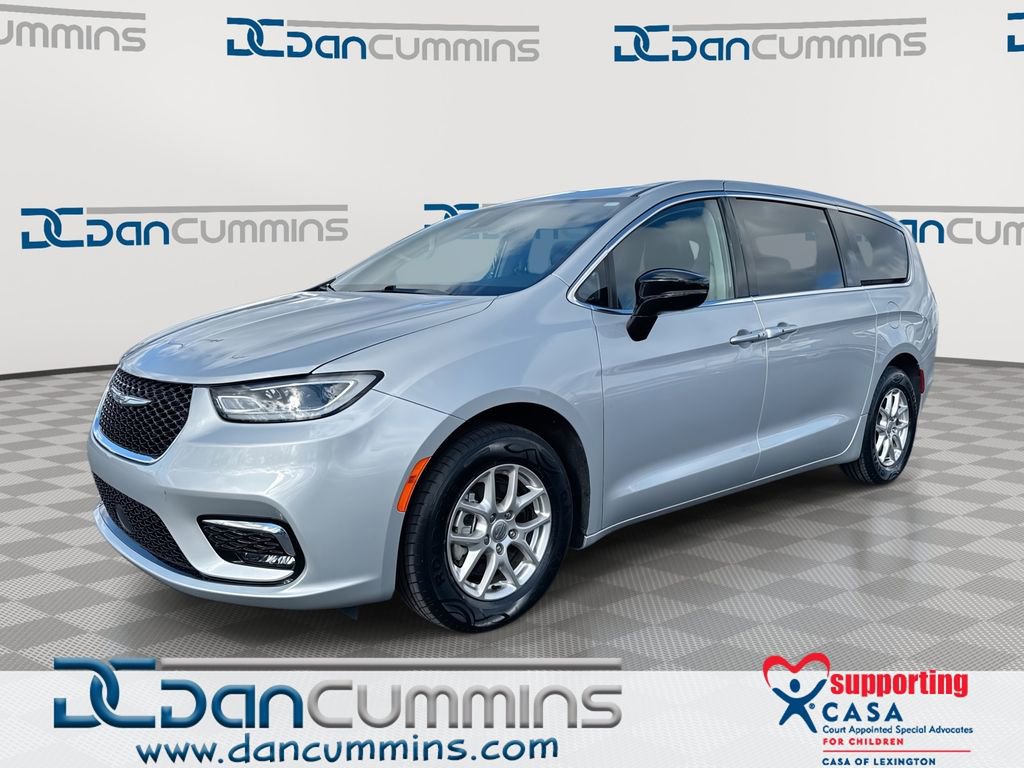 Used 2024 Chrysler Pacifica Touring-L image 1