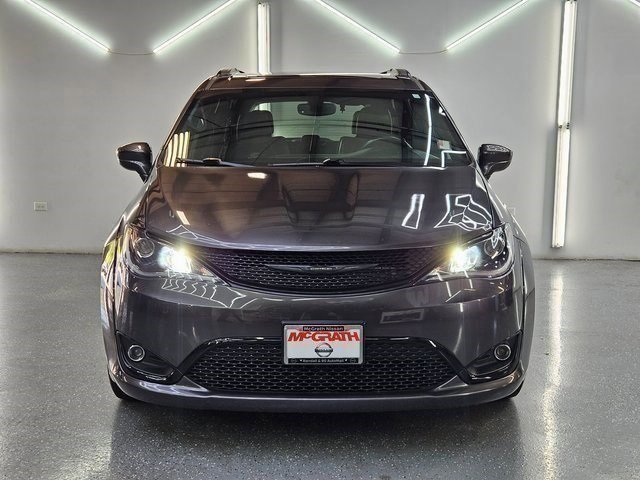 Used 2020 Chrysler Pacifica Touring-L w/ S Appearance Package image 2