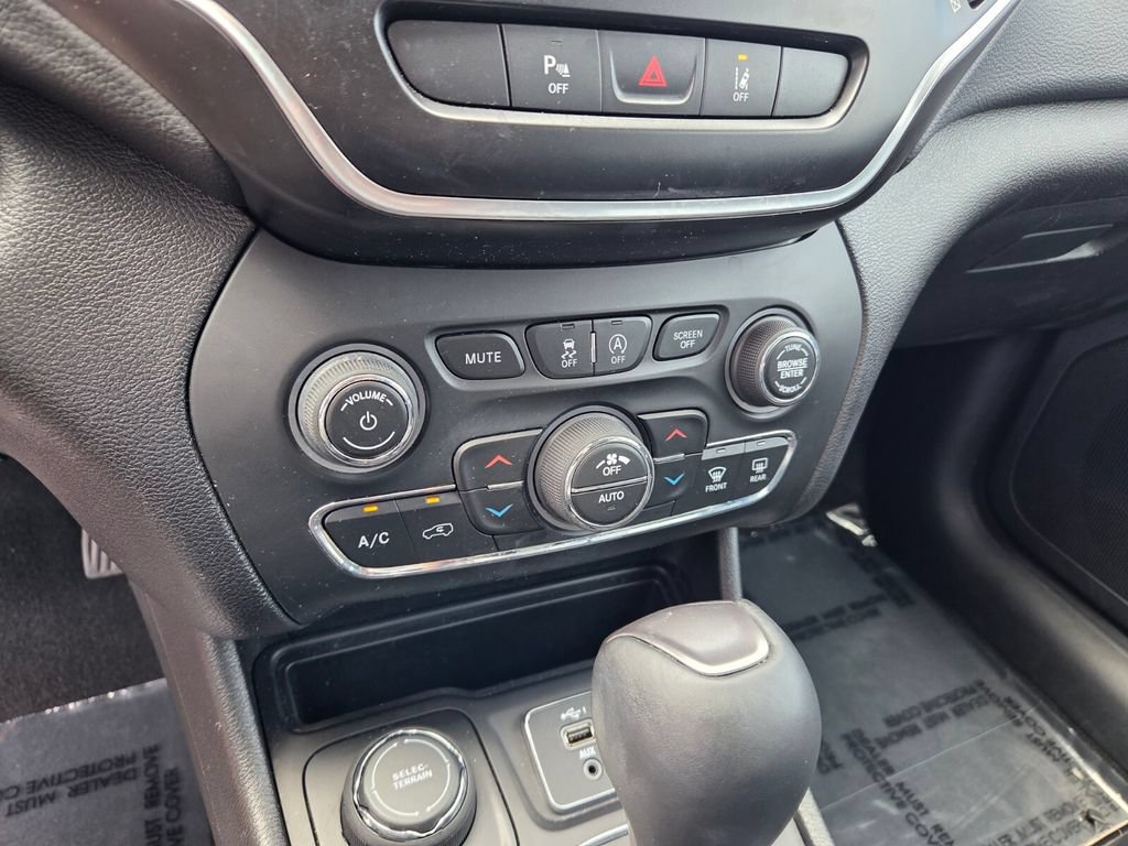 Used 2021 Jeep Cherokee Latitude Lux w/ Comfort/Convenience Group AWD/4WD image 26