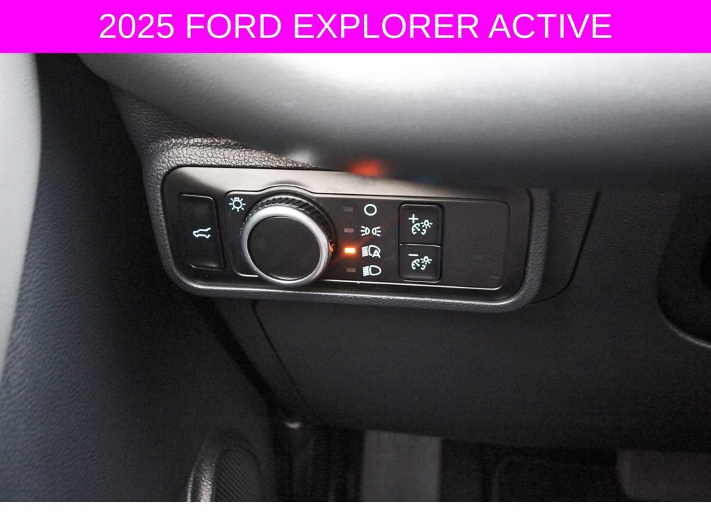Used 2025 Ford Explorer Active RWD image 22
