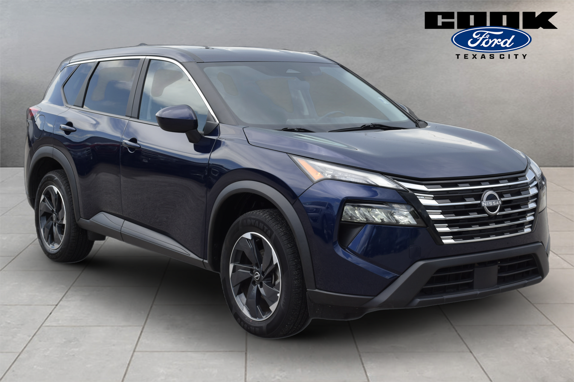 Used 2024 Nissan Rogue SV AWD/4WD image 2