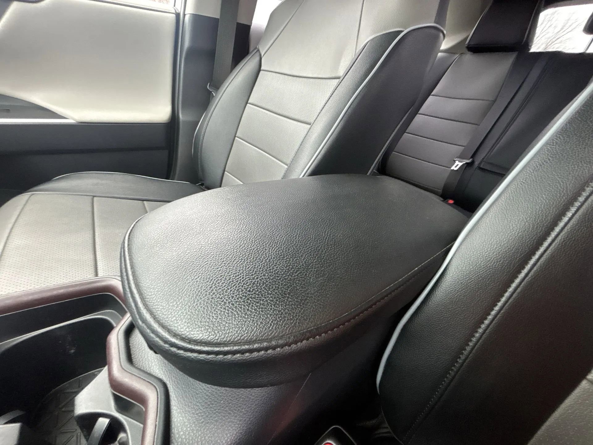 Used 2019 Toyota RAV4 Limited w/ Carpet Mat Package image 23