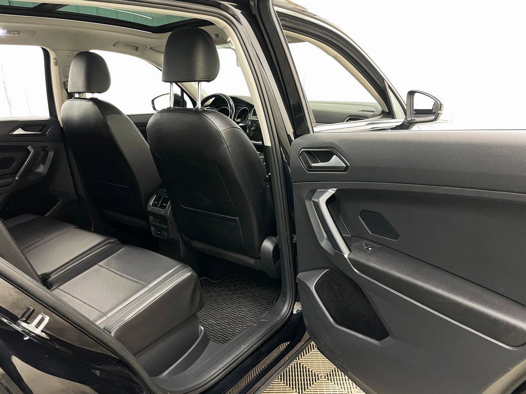 Used 2018 Volkswagen Tiguan SEL image 38