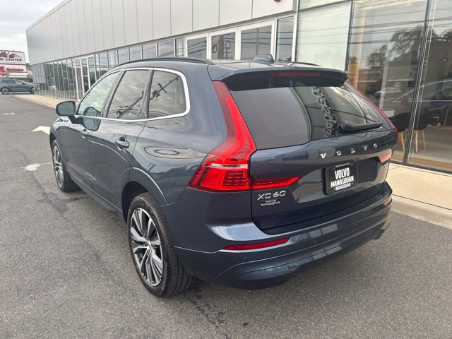 Used 2022 Volvo XC60 B5 Momentum w/ Climate Package AWD/4WD image 3