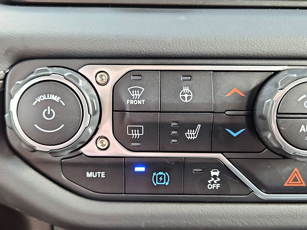 Used 2025 Jeep Wrangler Unlimited Sahara AWD/4WD image 18
