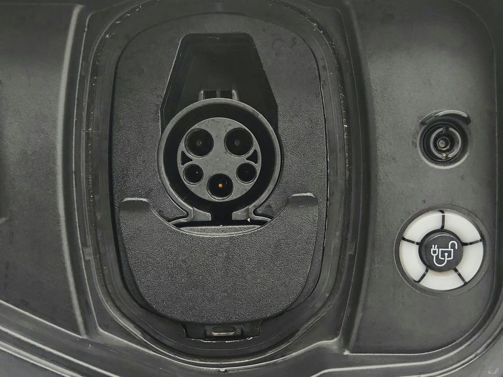 Used 2022 Ford F150 Lightning Pro image 38