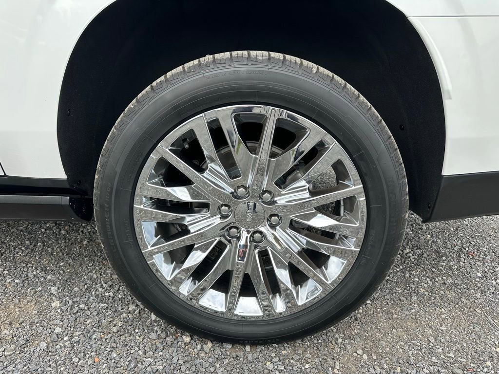 Used 2025 GMC Yukon XL Denali w/ Sun & Power Step Package image 18