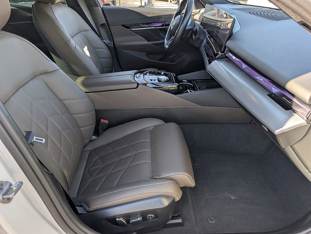 Used 2024 BMW i5 M60 image 18