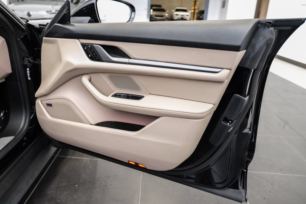 Used 2025 Porsche Taycan RWD image 38
