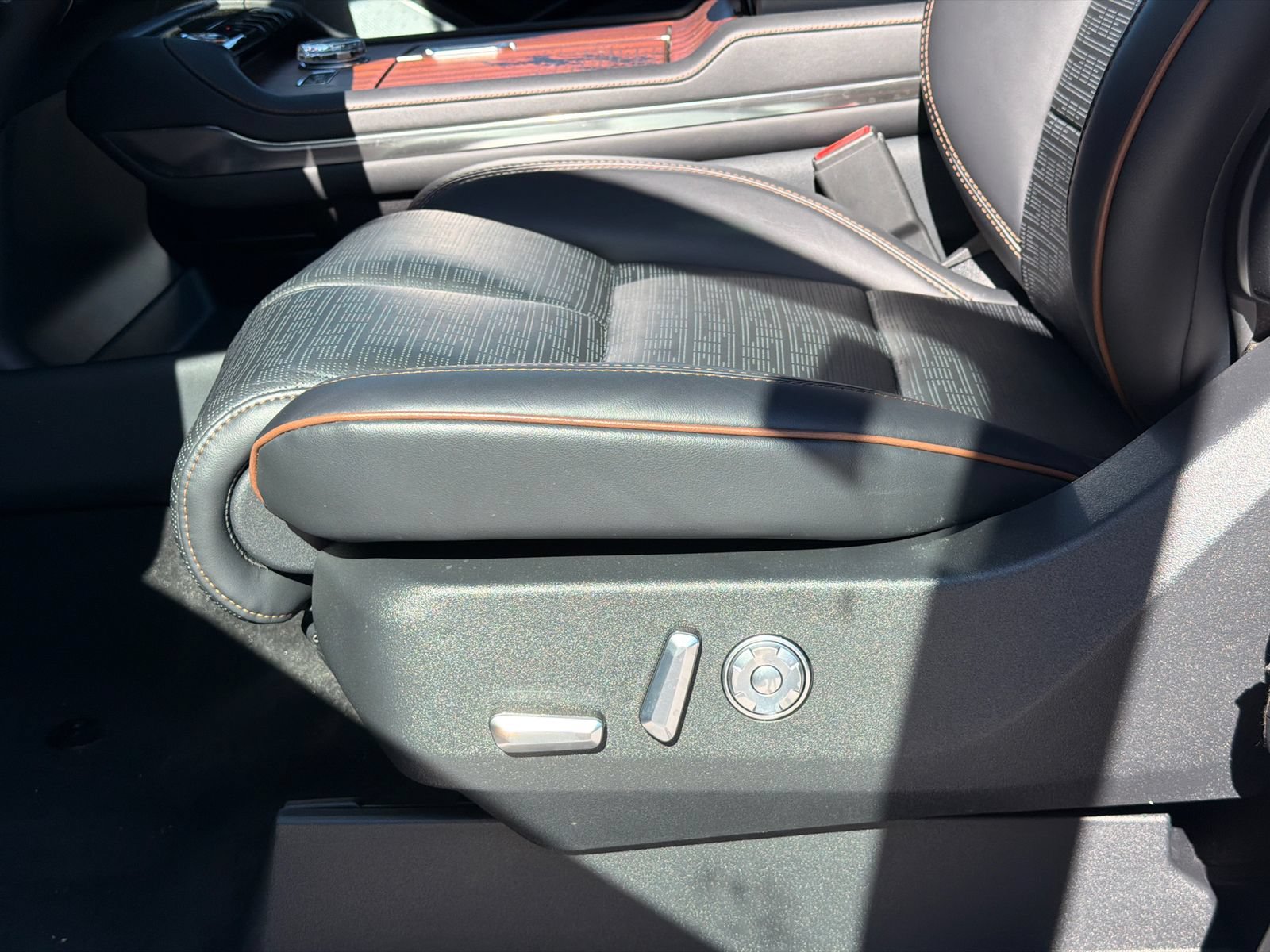 New 2026 Lincoln Navigator Black Label AWD/4WD image 17