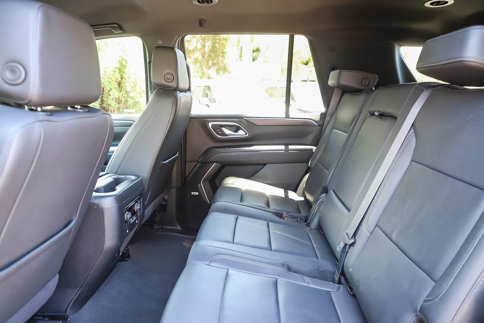 Used 2024 Chevrolet Tahoe LT w/ Luxury Package RWD image 19