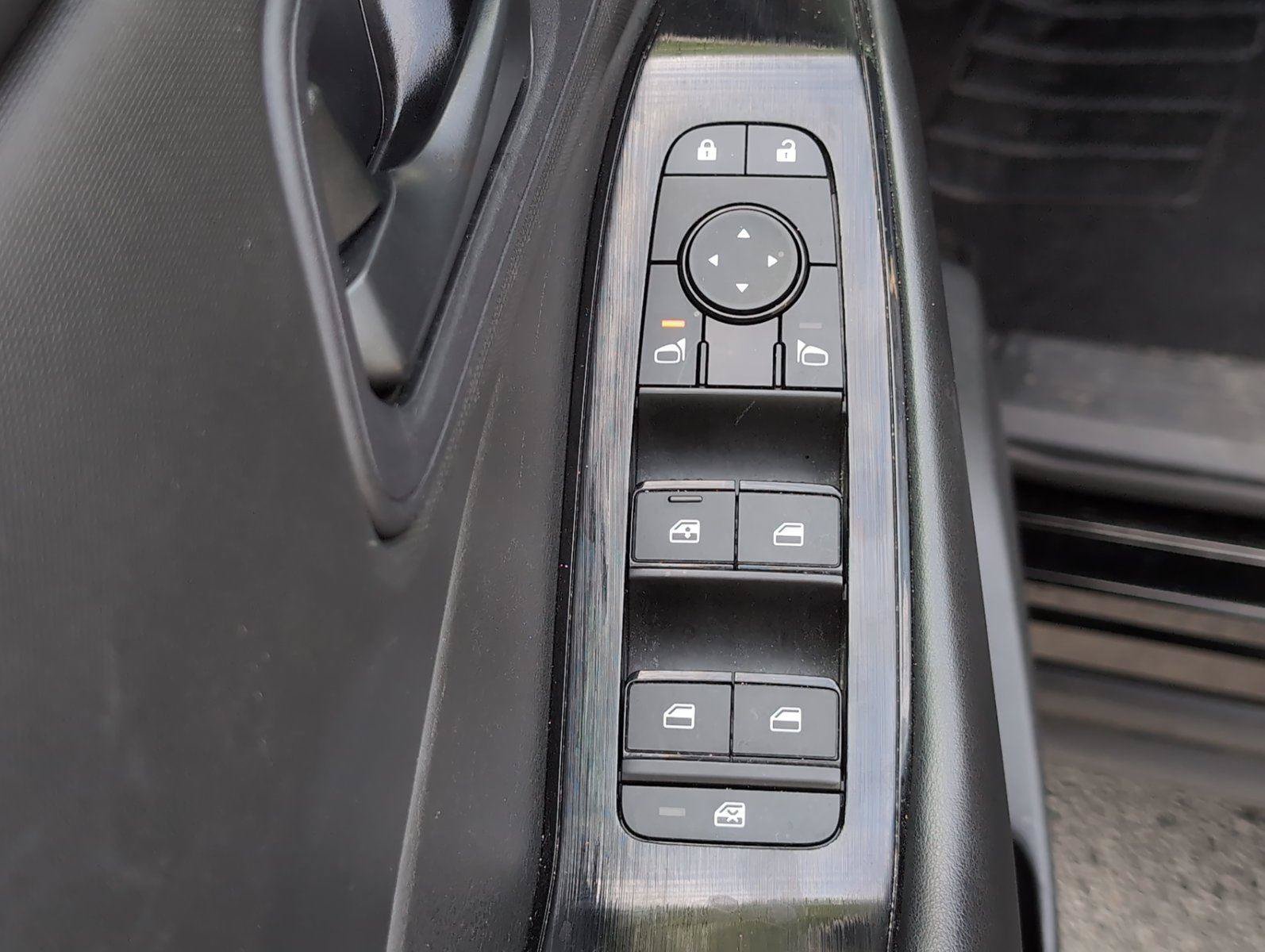 Used 2024 Nissan Rogue S AWD/4WD image 19