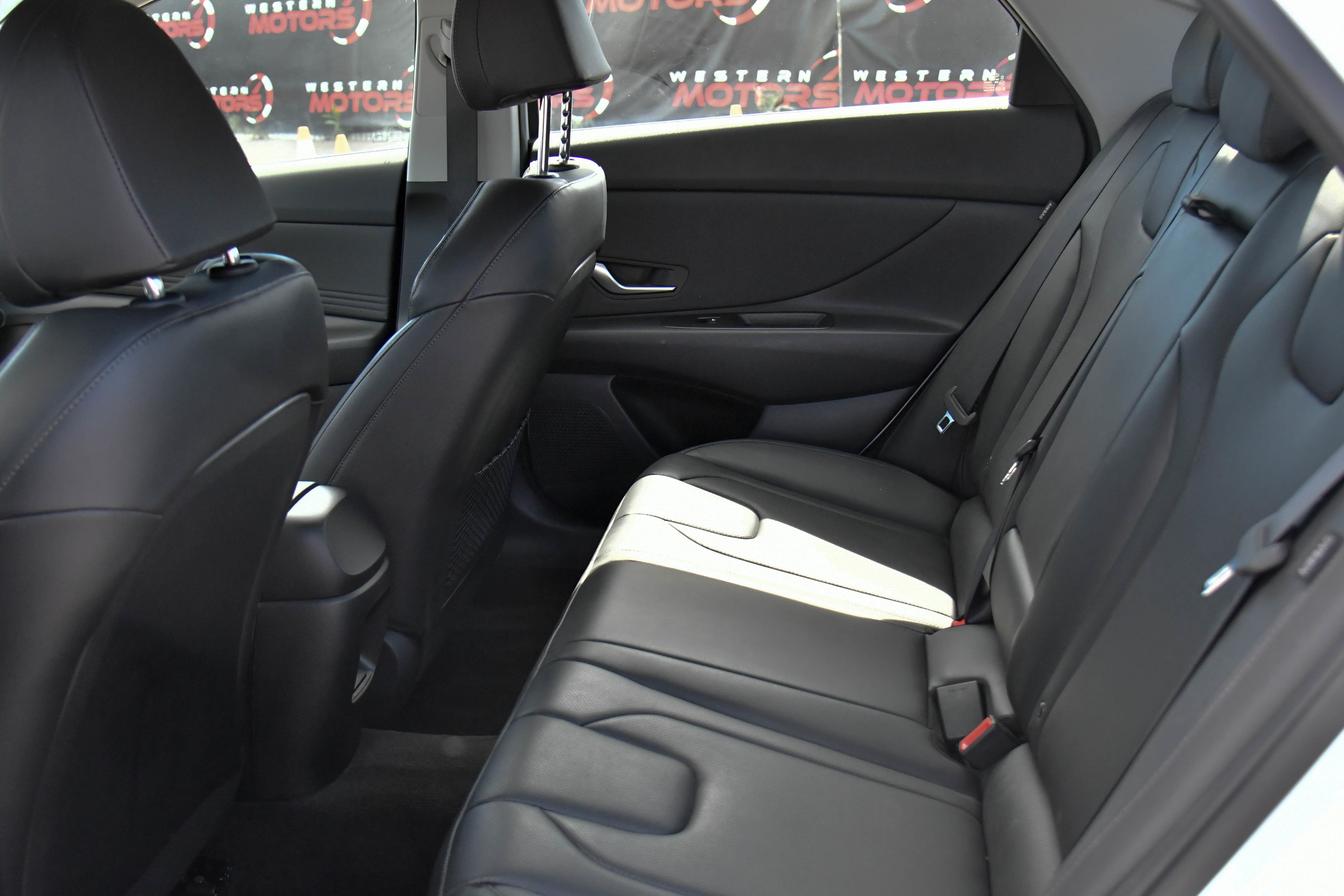 Used 2025 Hyundai Elantra Limited image 40