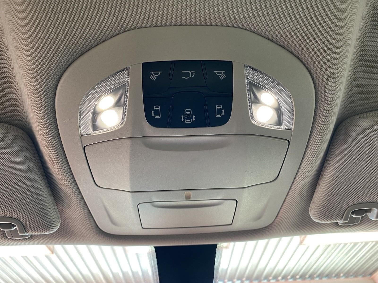 Used 2022 Chrysler Voyager LX FWD image 31