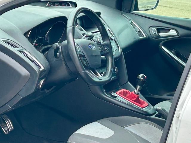 Used 2017 Ford Focus ST FWD image 5