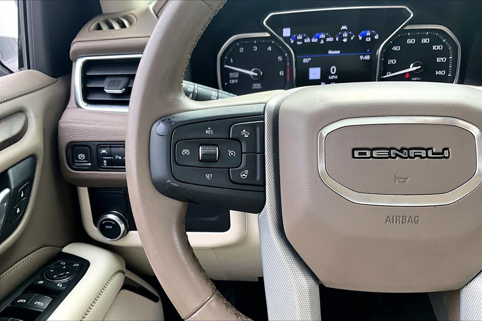 Used 2021 GMC Yukon Denali w/ Denali Premium Package RWD image 24