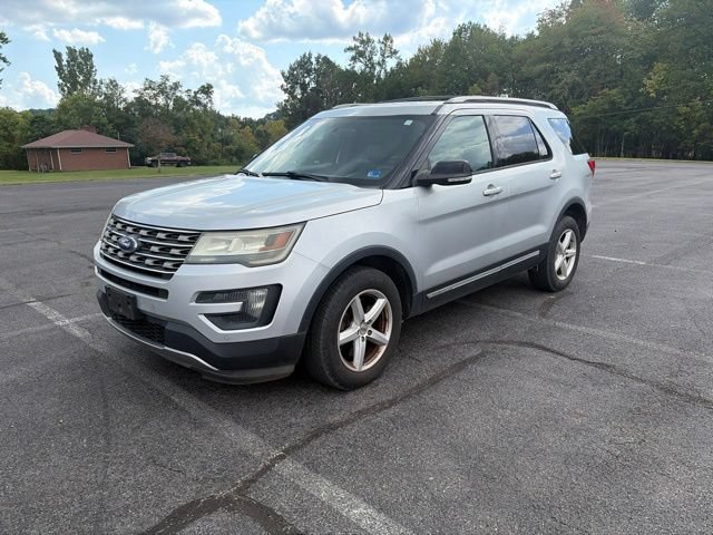 Used 2016 Ford Explorer XLT w/ Equipment Group 202A AWD/4WD image 14