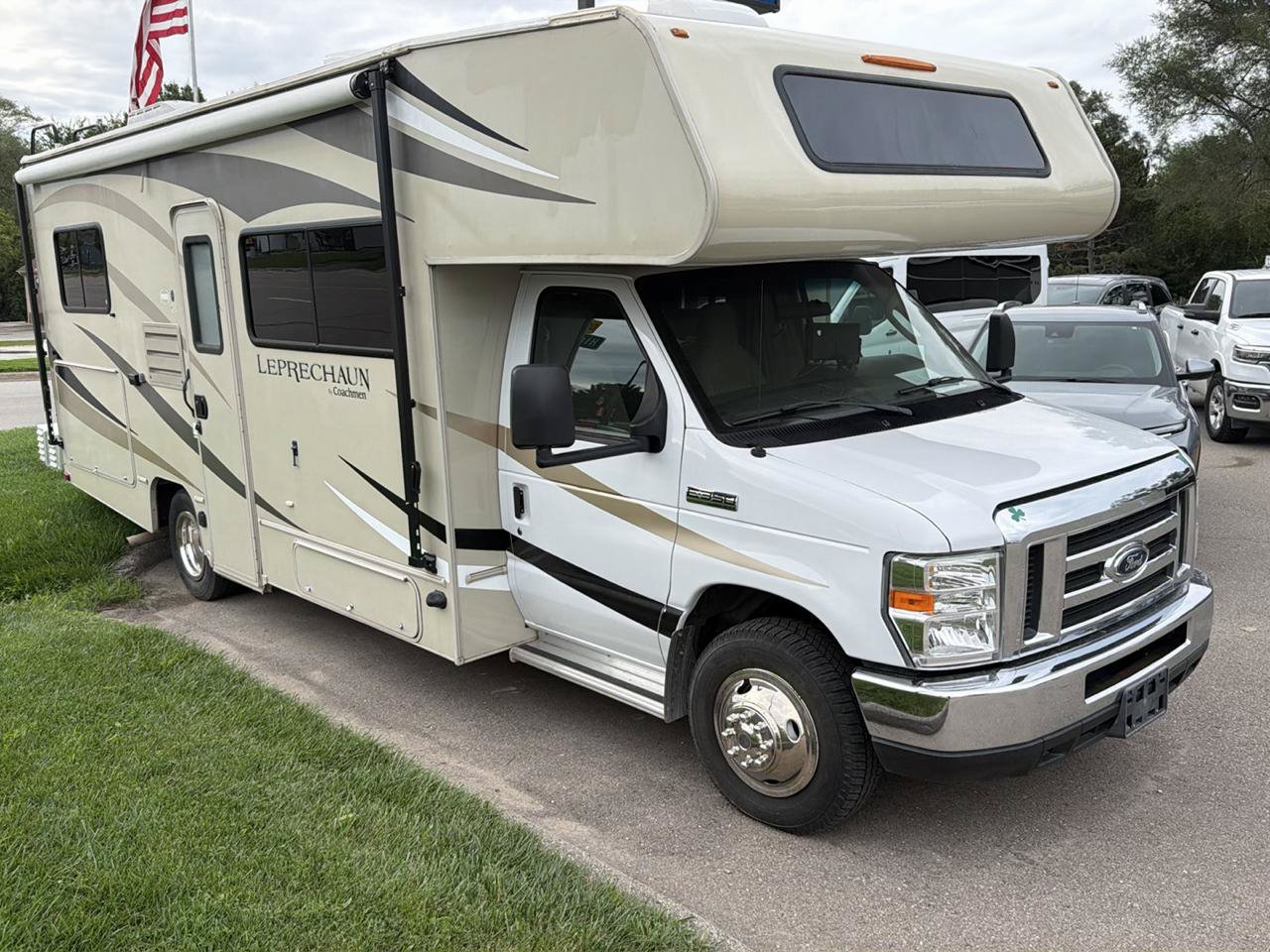 Used 2018 Ford E-350 and Econoline 350 Super Duty w/ Motorhome Prep Package RWD image 3