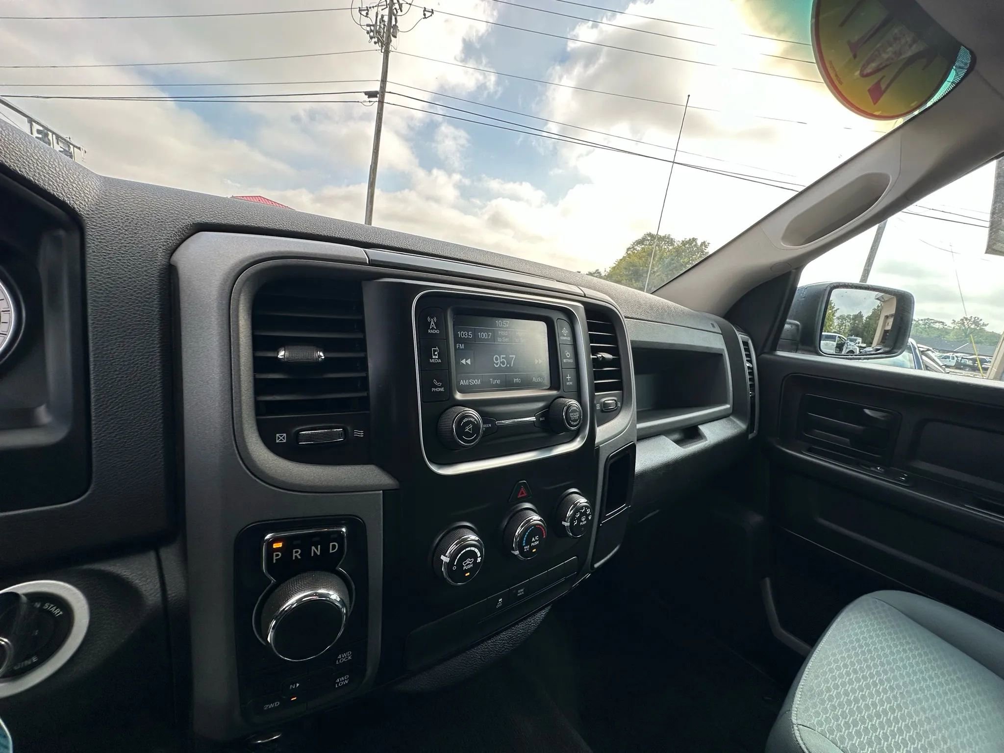 Used 2017 RAM 1500 Express image 15