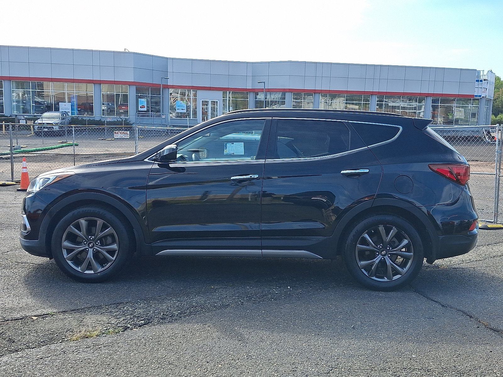 Used 2018 Hyundai Santa Fe Sport w/ 2.0T Ultimate Tech Package 05 AWD/4WD image 4