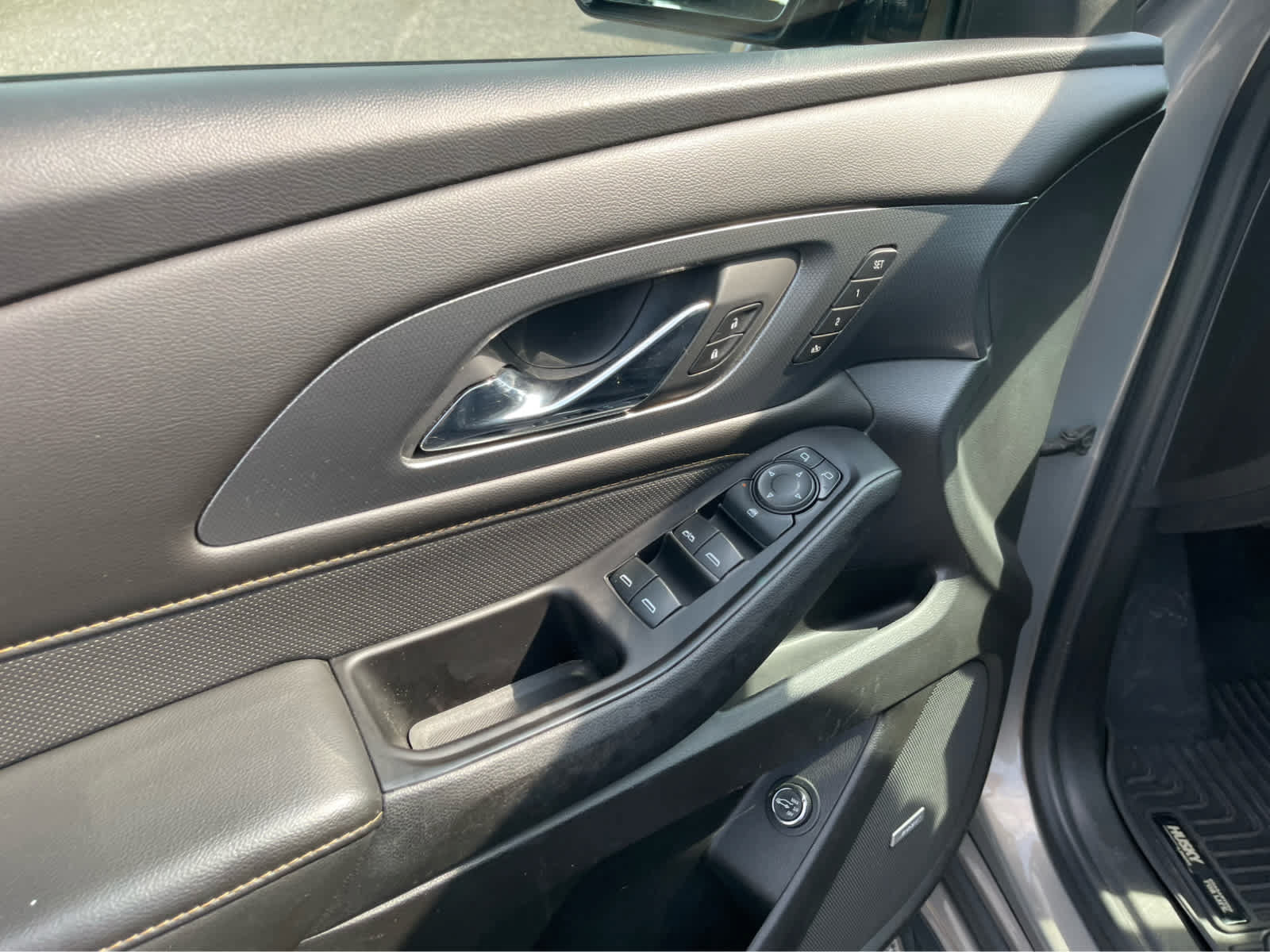 Used 2019 Chevrolet Traverse Premier w/ Driver Confidence II Package FWD image 11