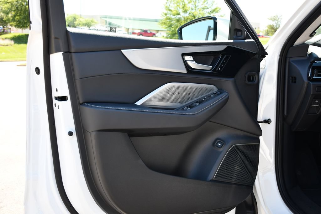 Certified 2026 Acura MDX w/ Technology Package FWD image 14