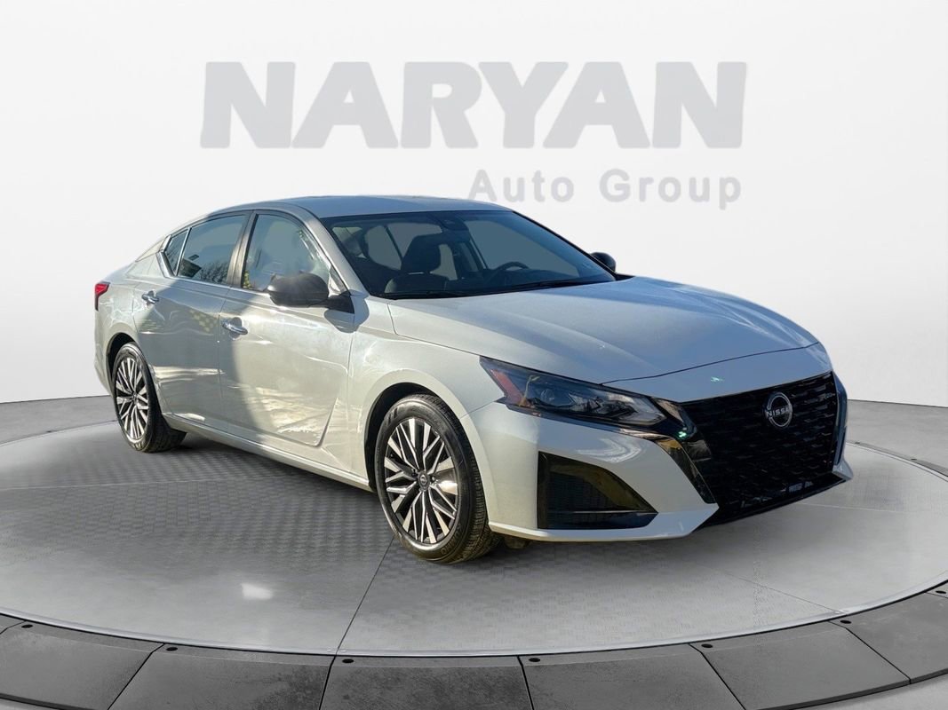 Used 2025 Nissan Altima 2.5 SV image 1