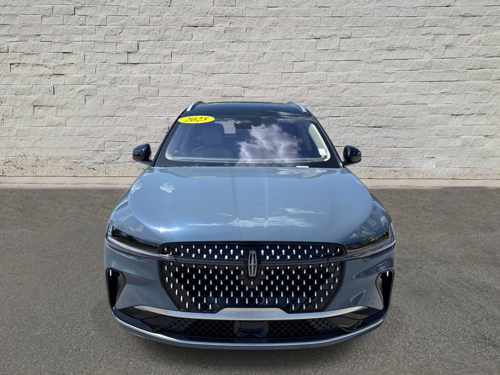 Used 2025 Lincoln Nautilus Reserve AWD/4WD image 2