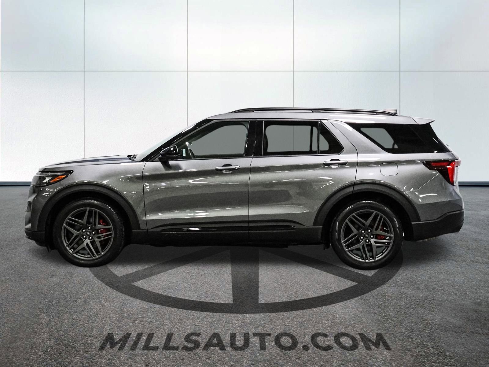 Certified 2025 Ford Explorer ST image 3