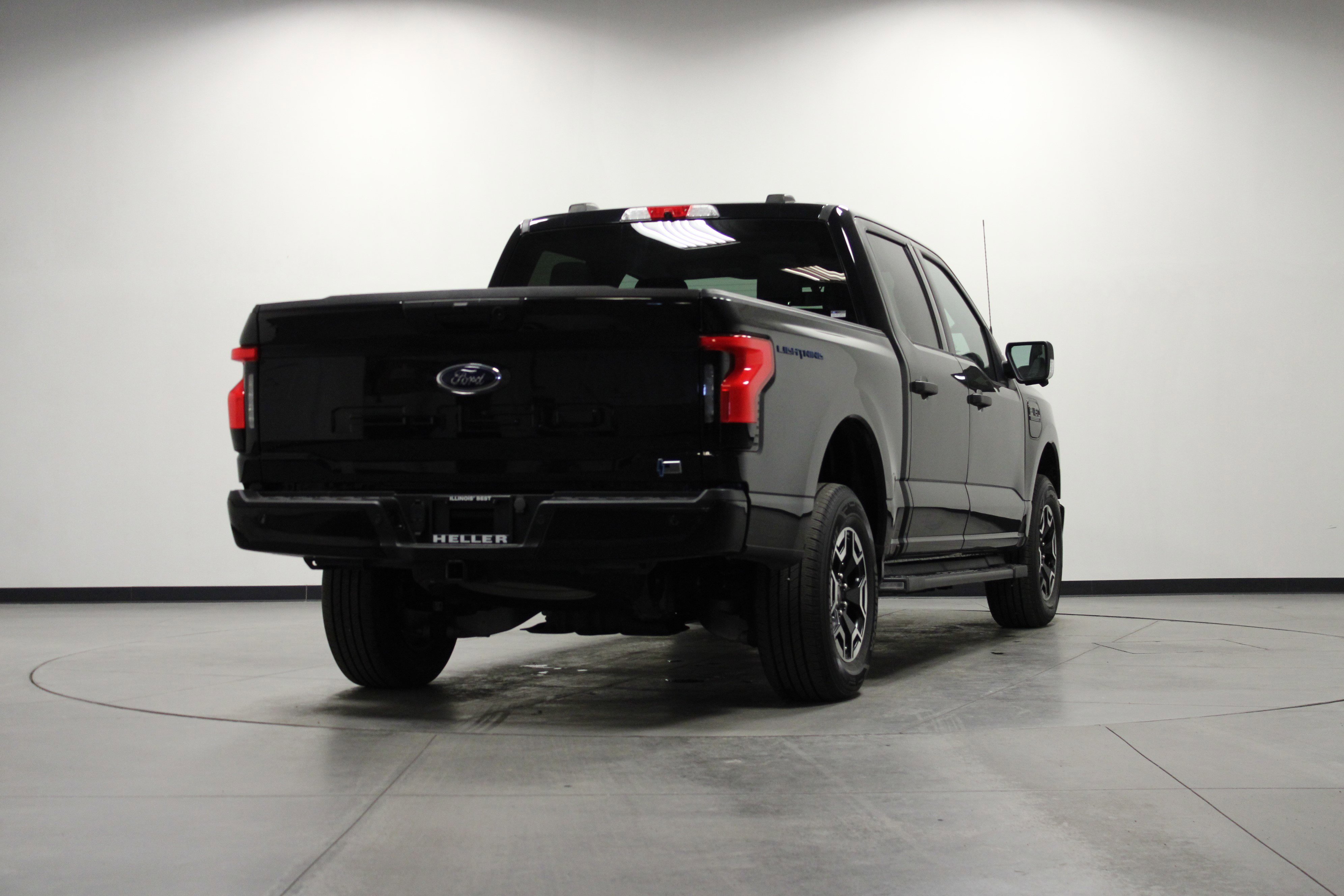 Used 2023 Ford F150 Lightning XLT image 4