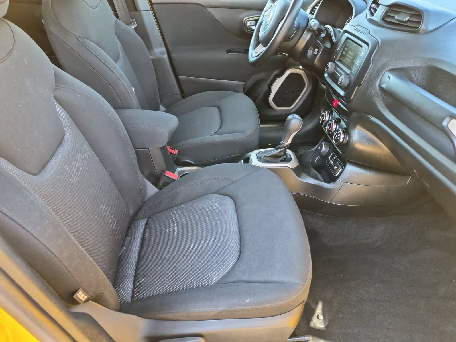 Used 2016 Jeep Renegade Latitude w/ Safety & Security Group AWD/4WD image 21
