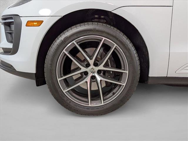 Certified 2025 Porsche Macan AWD/4WD image 27