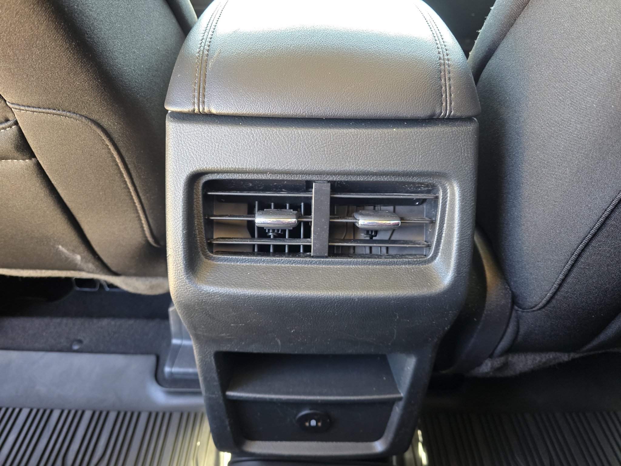 Used 2024 Ford Edge SE w/ Black Appearance Package AWD/4WD image 29