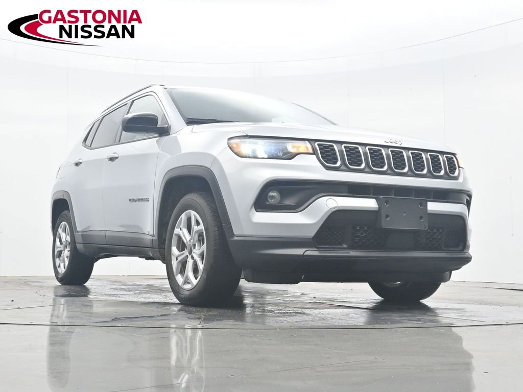 Used 2025 Jeep Compass Latitude AWD/4WD image 33