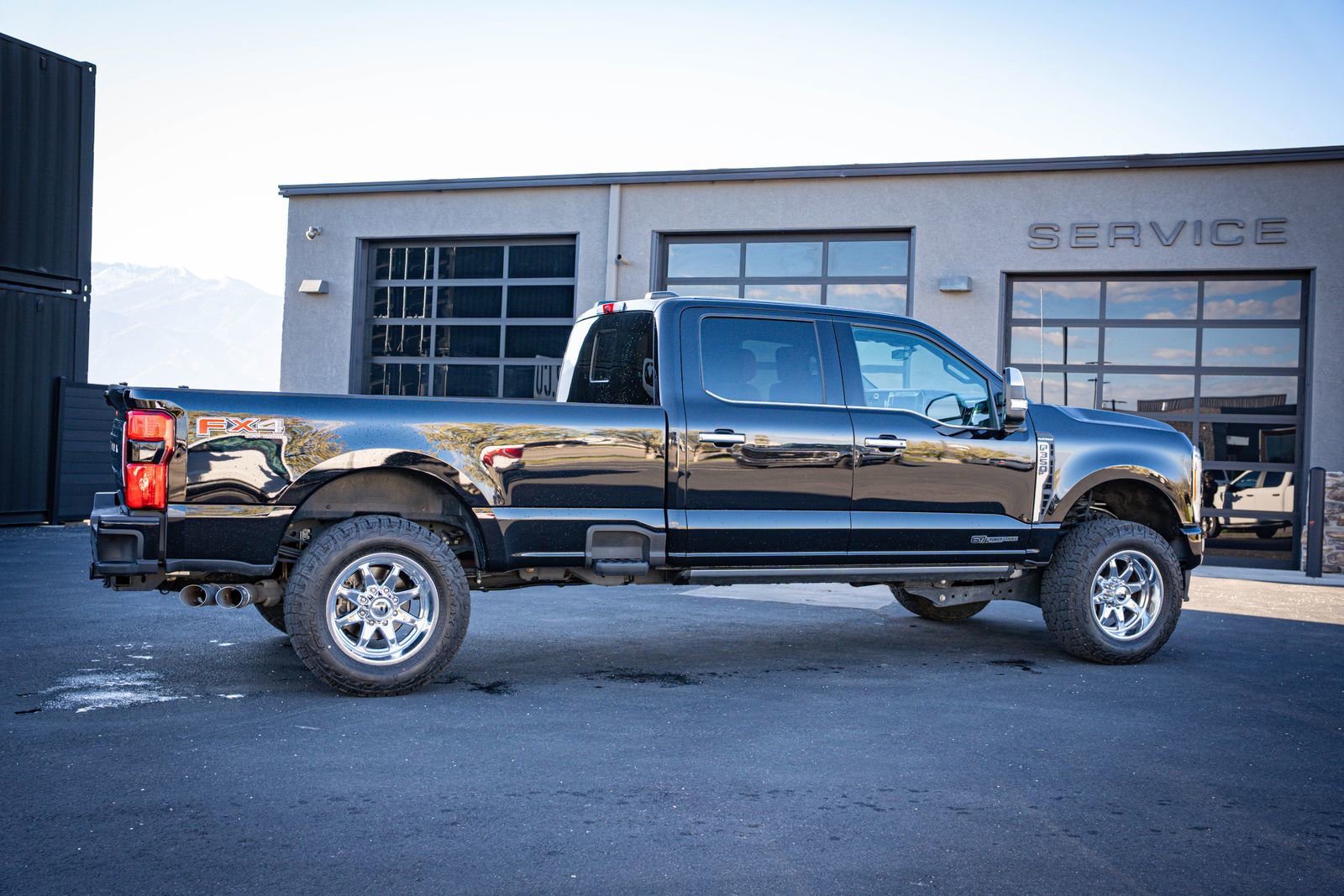 Used 2023 Ford F350 Platinum AWD/4WD image 6