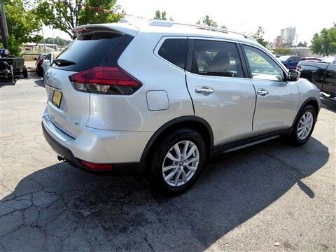 Used 2017 Nissan Rogue SV image 6