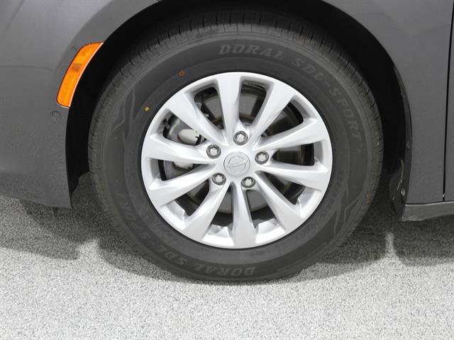 Used 2019 Chrysler Pacifica Touring-L w/ Advanced Safetytec Group image 25