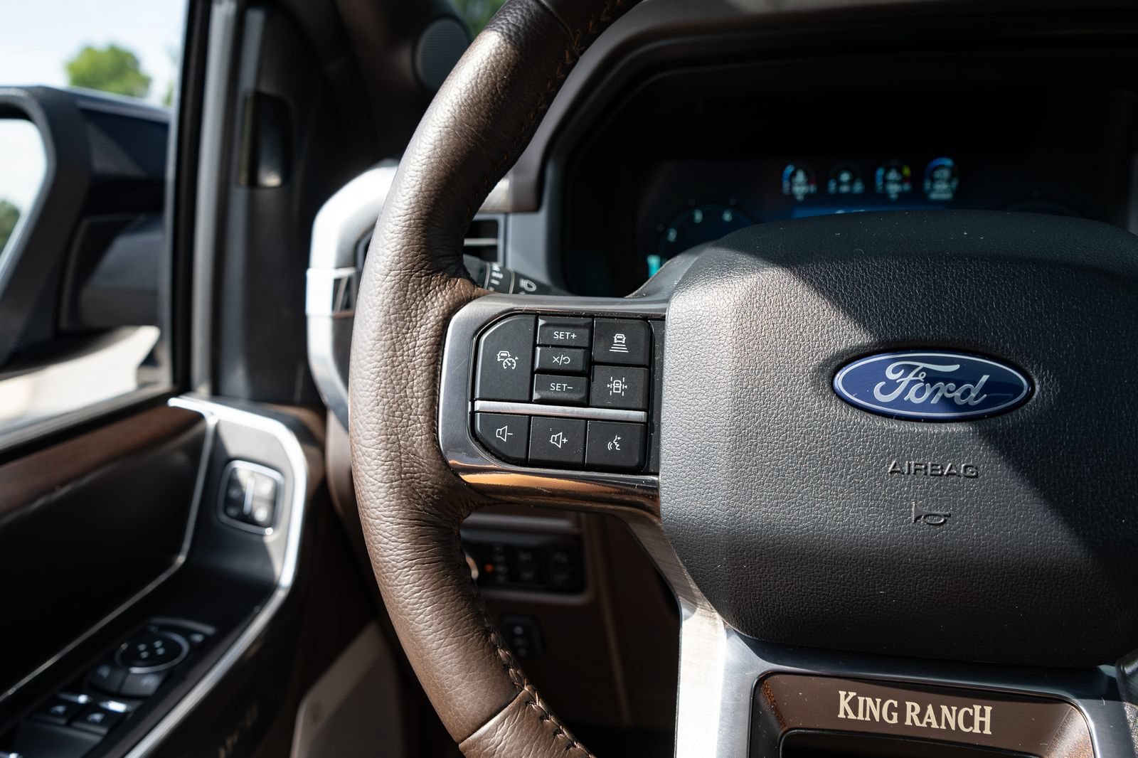 Used 2025 Ford F150 King Ranch w/ FX4 Off-Road Package AWD/4WD image 59