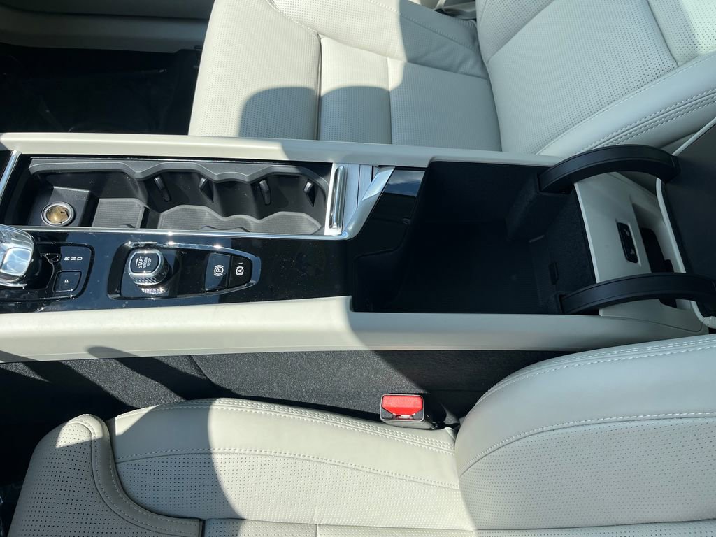 New 2026 Volvo XC60 T8 Ultra image 32