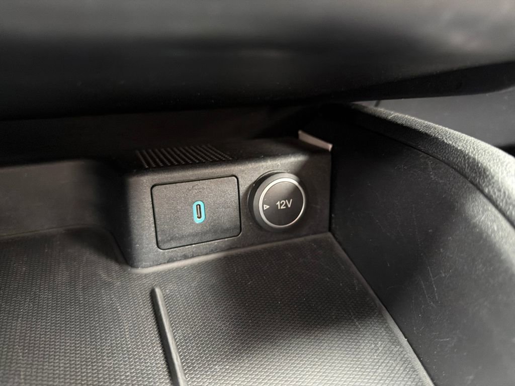 Used 2020 Ford Escape Titanium image 32