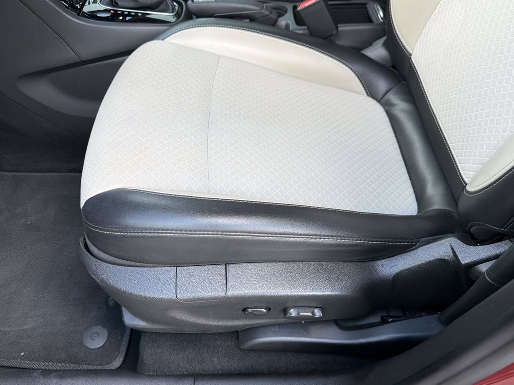 Used 2021 Buick Encore Preferred AWD/4WD image 20