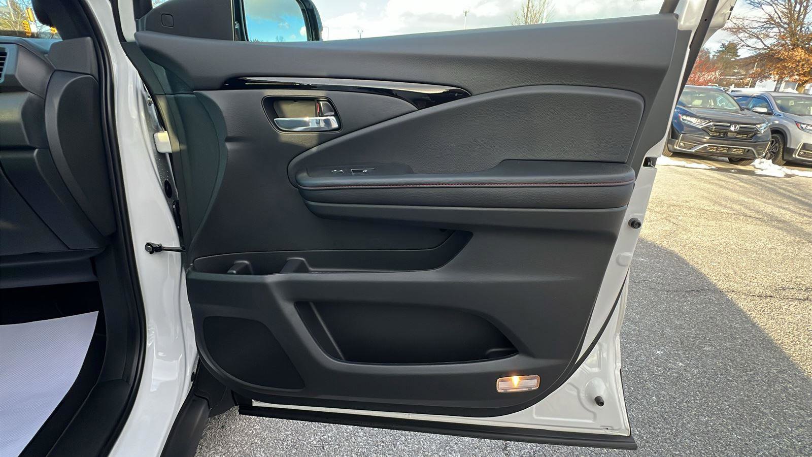 New 2026 Honda Ridgeline Black Edition image 12