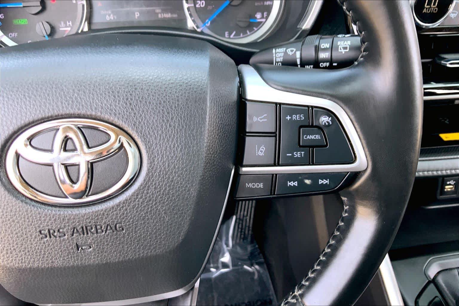 Used 2023 Toyota Highlander XLE AWD/4WD image 25