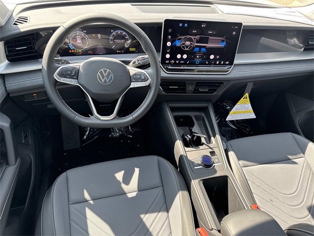 New 2025 Volkswagen Tiguan SE image 10