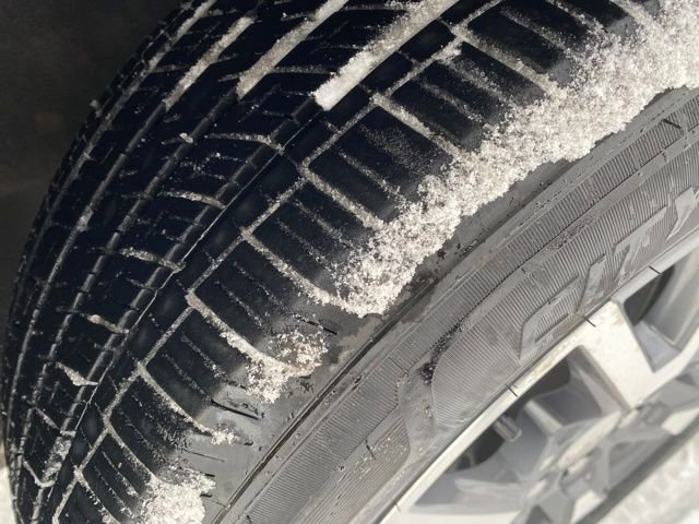 Certified 2023 GMC Acadia SLT image 24