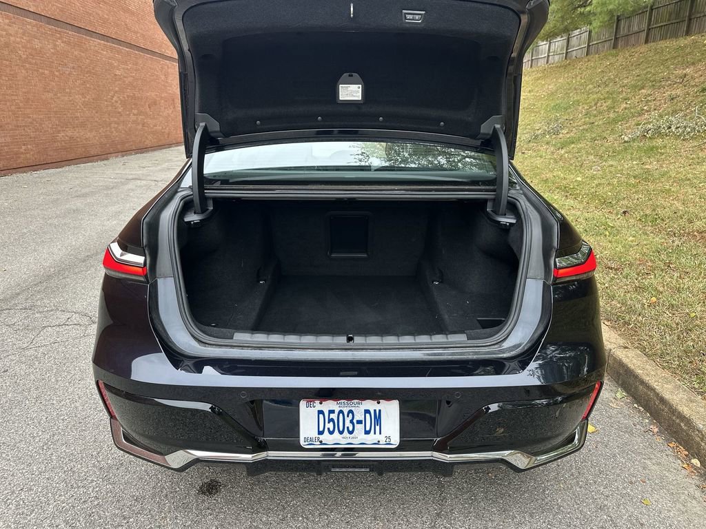 Used 2024 BMW 740i xDrive image 30