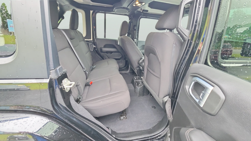 Used 2023 Jeep Wrangler Unlimited Sahara w/ Cold Weather Group AWD/4WD image 19